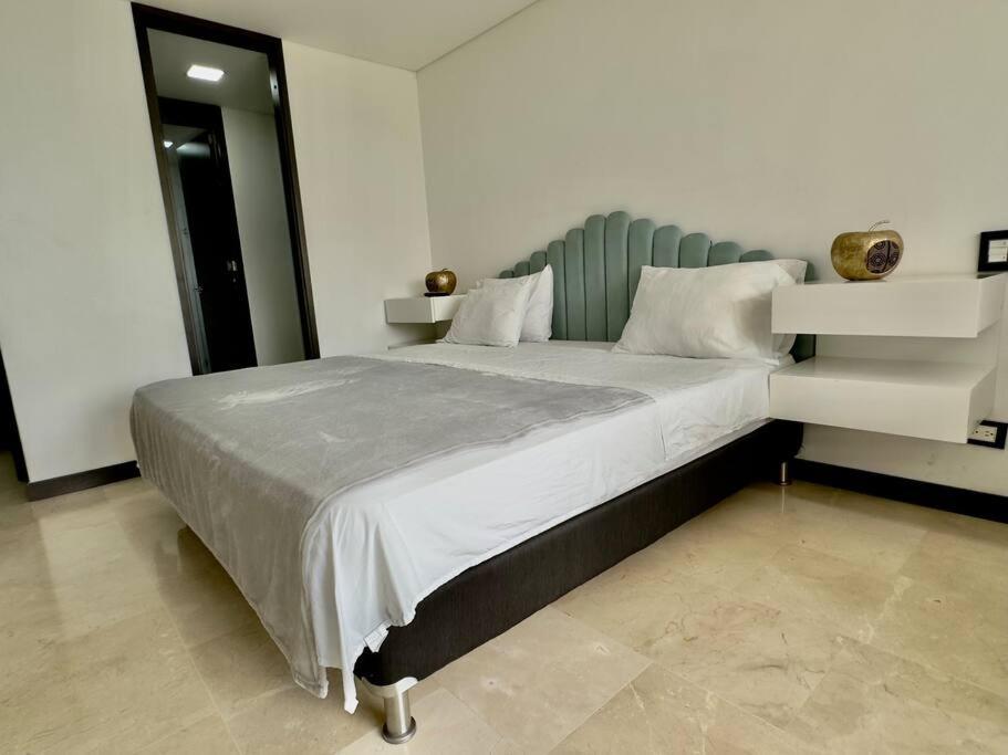 202 Family Haven In El Poblado: Spacious & Charming Apartamento