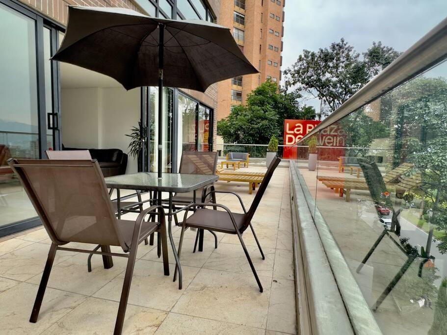 Apartamento 202 Family Haven In El Poblado: Spacious & Charming *