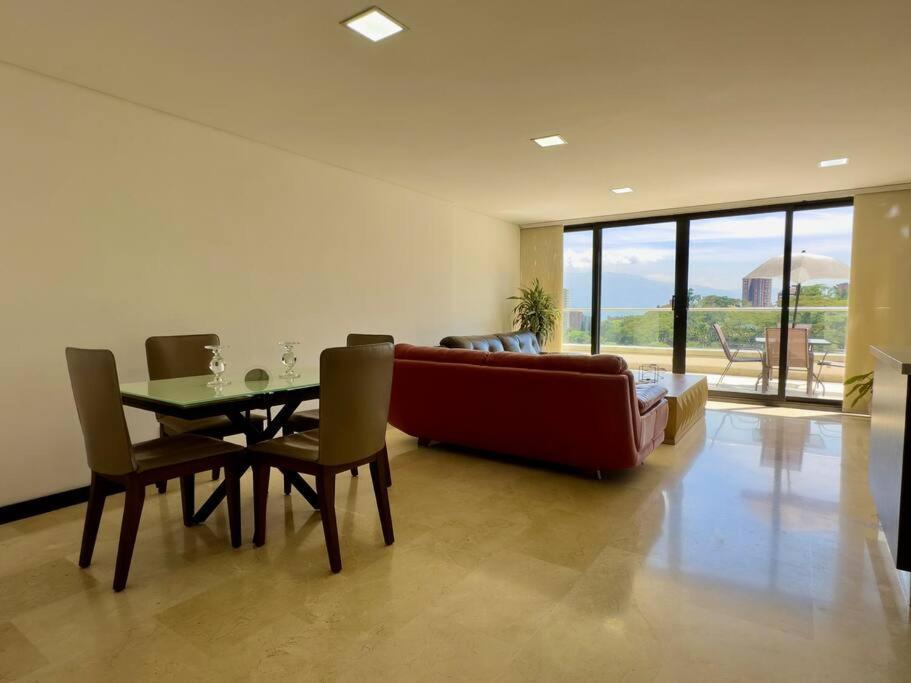 202 Family Haven In El Poblado: Spacious & Charming * Medellín